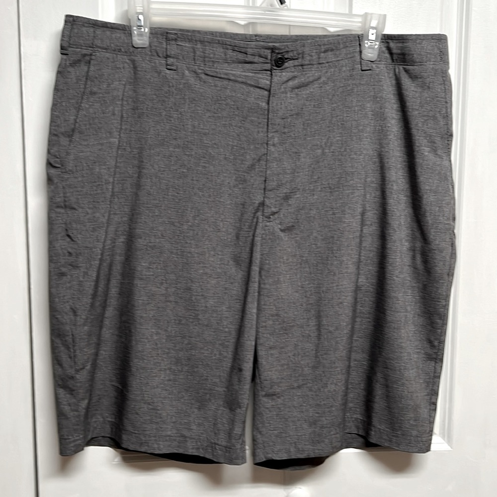 Ben Hogan Shorts Size 44 Gray Chino Comfort No Slip Waistband Quick Dry